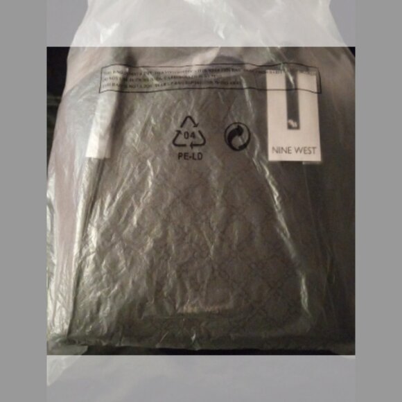 NINE WEST  DIANTHA CARRYALL HANDBAG/TOTE  W/ Wristlet - Picture 2 of 9